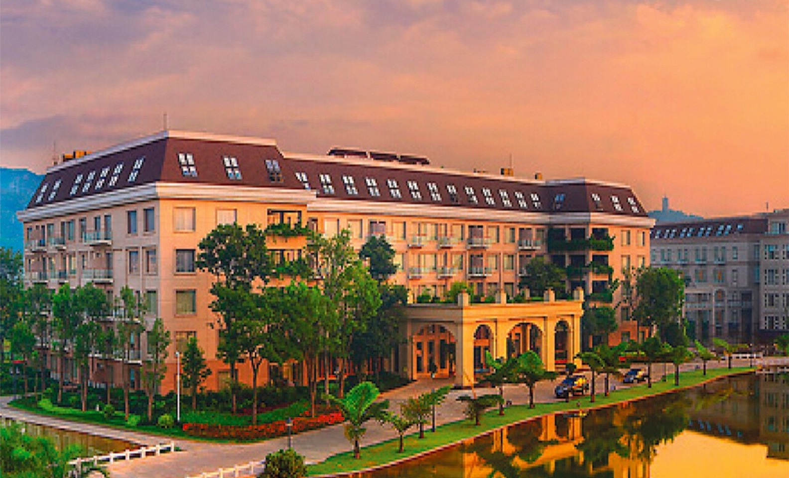Mile Lake Spring Hotel